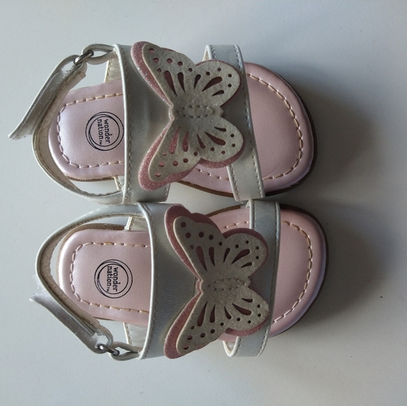 Baby girl sandals size 2 - Picture 2 of 4